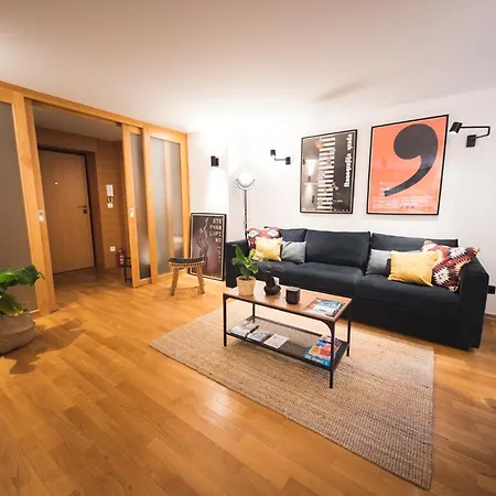 Sleep, Eat, Repeat And Park Your Car In Center Apartment Zagreb